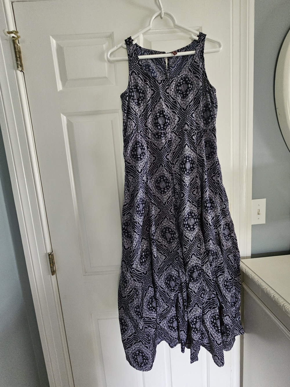 Sleeveless Navy & White Patterned Maxi Dress